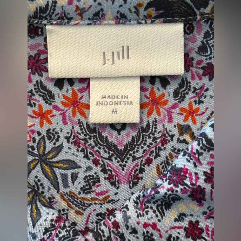 SALE J. Jill Silky Floral Button-Down Blouse – Size Medium - Picture 2 of 8